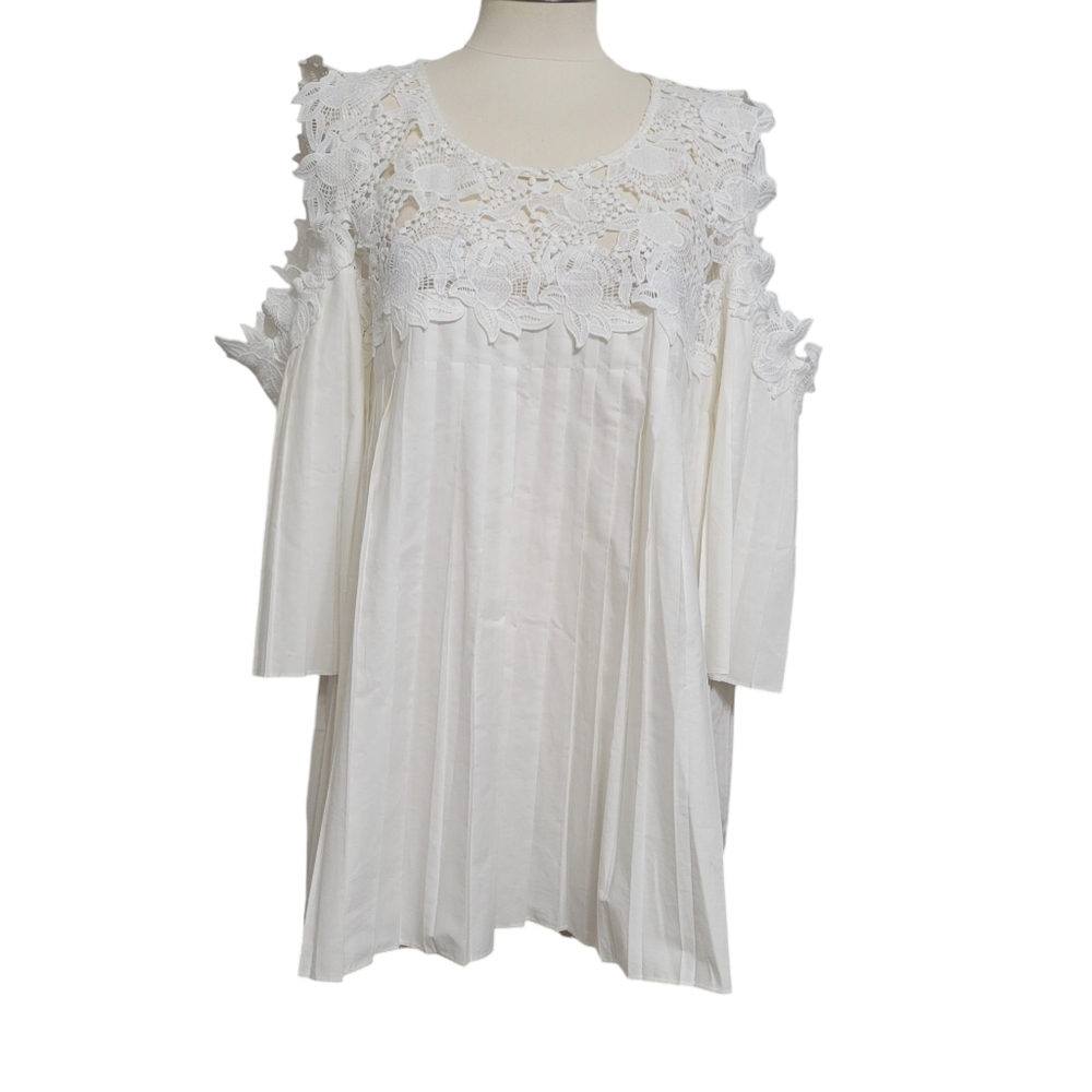Juliette Pleated cold-shoulders blouse with lace, bell sleeves Size L